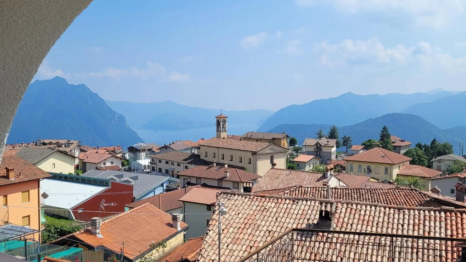 Castello Mountain Lake Iseo Hospitaty Bossico